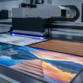 Come funziona la stampa diretta su materiali rigidi: tecnologie e applicazioni industriali